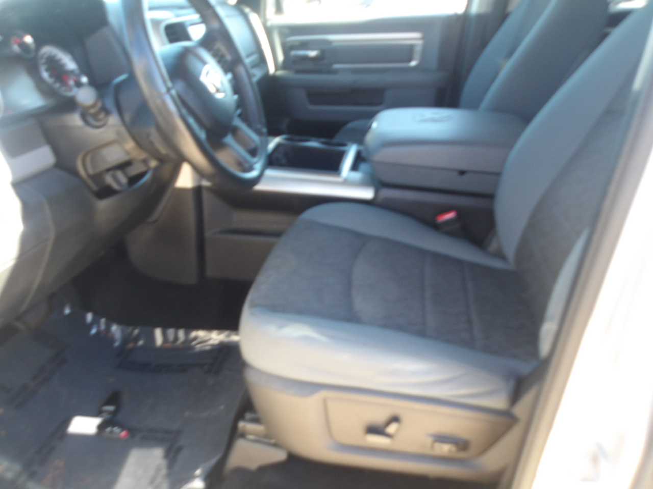 RAM 1500 2WD Crew Cab 140.5" Lone Star 2014