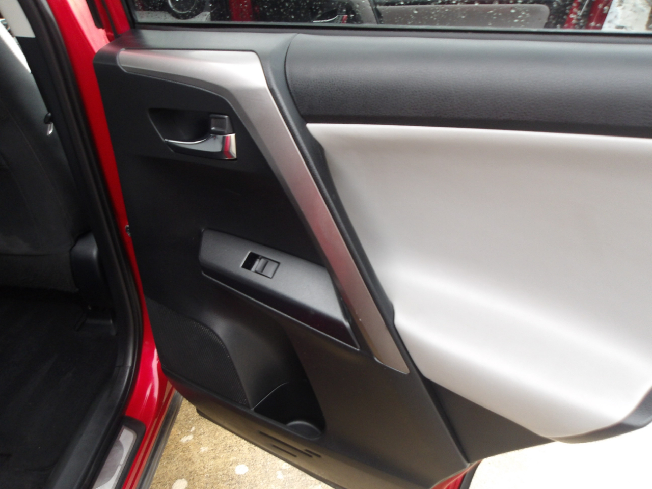 Toyota RAV4 XLE FWD 2017