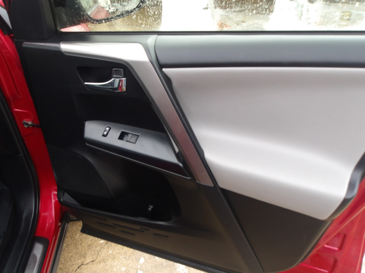 Toyota RAV4 XLE FWD 2017