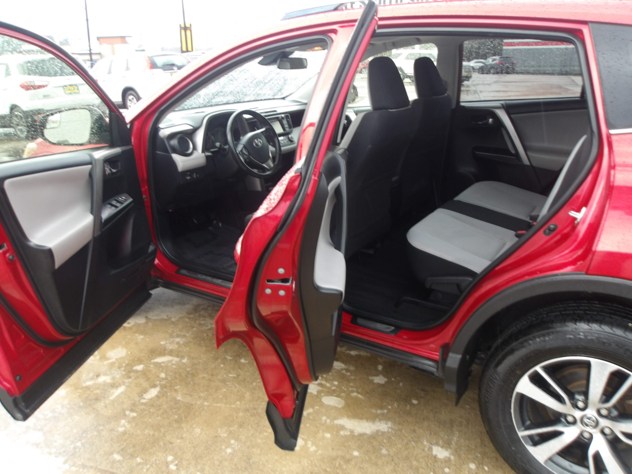 Toyota RAV4 XLE FWD 2017