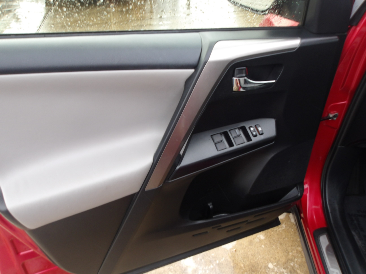 Toyota RAV4 XLE FWD 2017