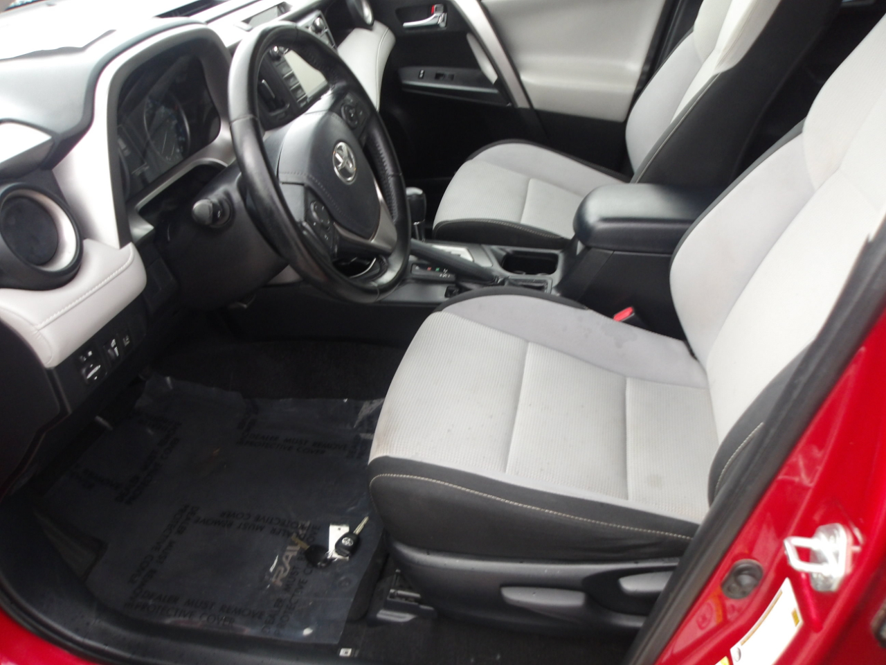 Toyota RAV4 XLE FWD 2017