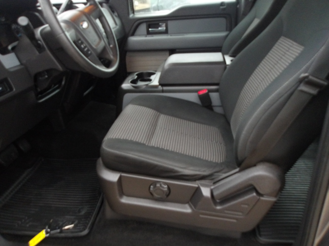 Ford F-150 4WD SuperCrew 145" STX 2014