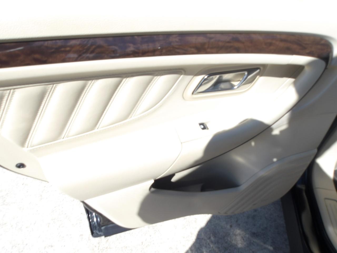 Ford Taurus 4dr Sdn Limited FWD 2014