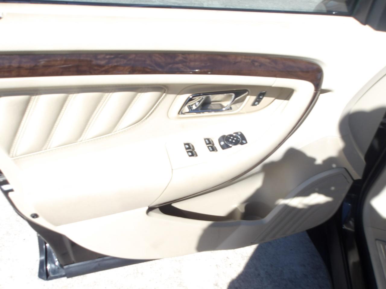 Ford Taurus 4dr Sdn Limited FWD 2014