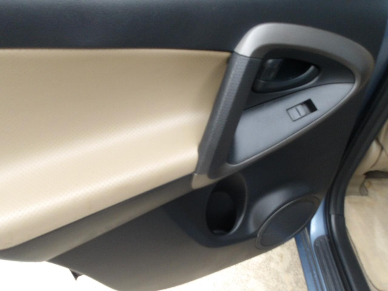 Toyota RAV4 FWD 4dr 4-cyl 4-Spd AT Ltd (Natl) 2010