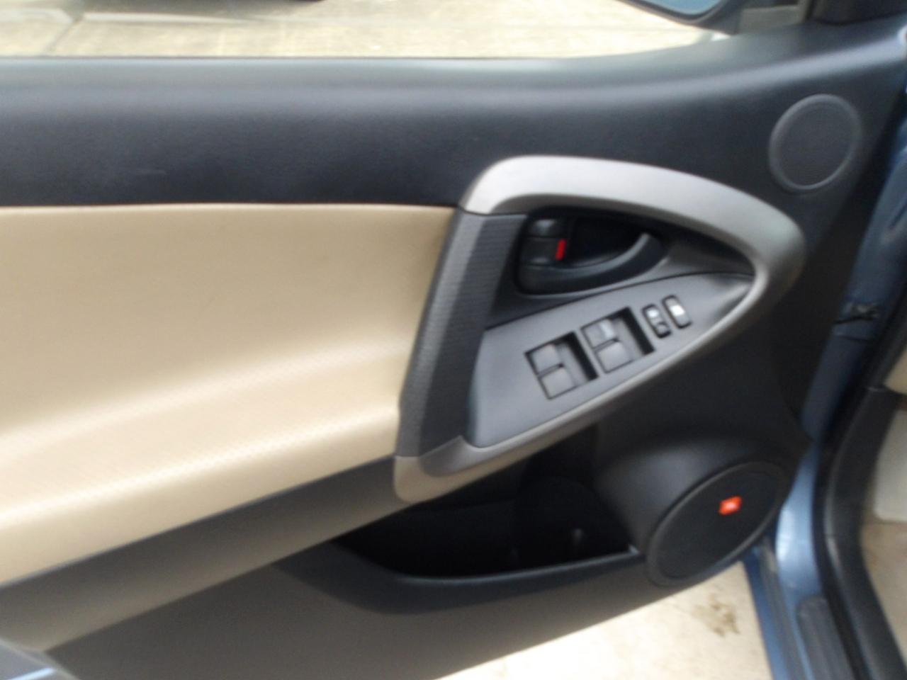 Toyota RAV4 FWD 4dr 4-cyl 4-Spd AT Ltd (Natl) 2010