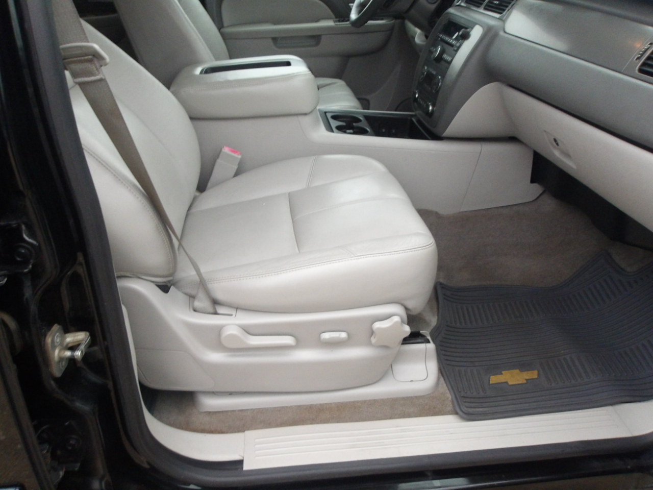 Chevrolet Avalanche 2WD Crew Cab LT 2013