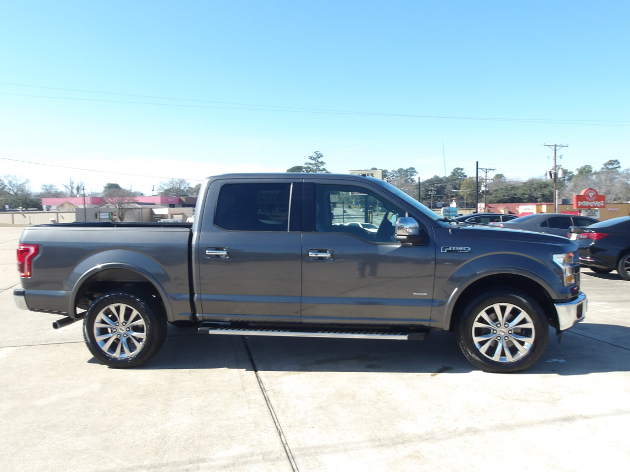Ford F-150 SuperCrew Crew Cab 139" Lariat 4WD 2016