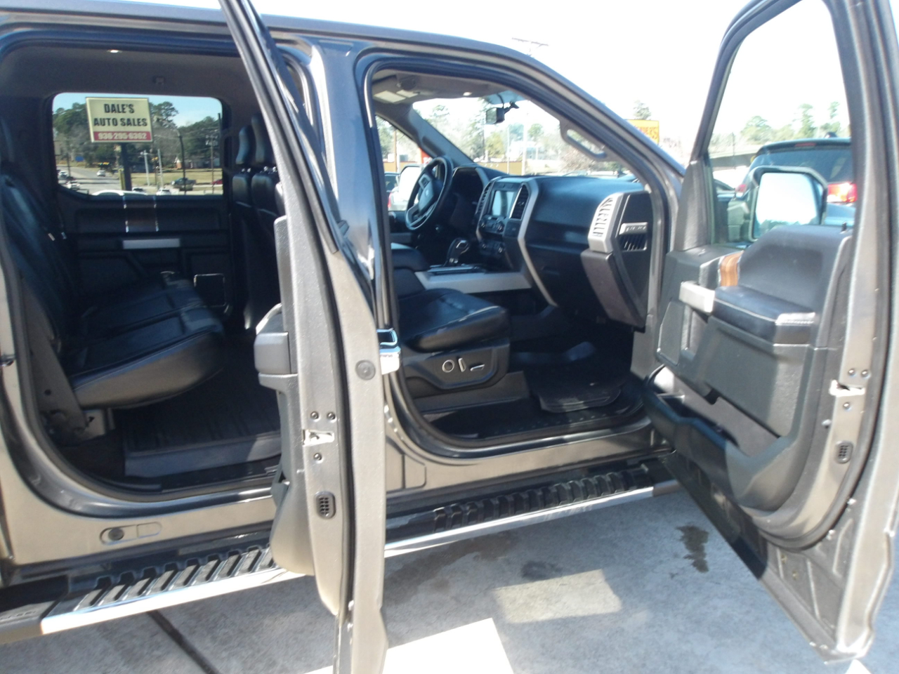 Ford F-150 SuperCrew Crew Cab 139" Lariat 4WD 2016