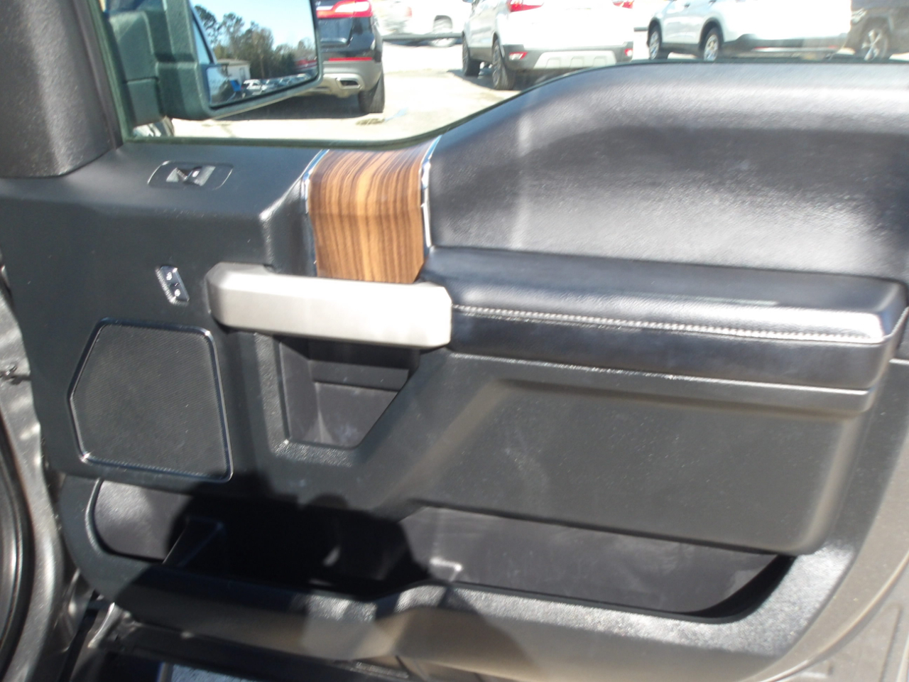 Ford F-150 SuperCrew Crew Cab 139" Lariat 4WD 2016