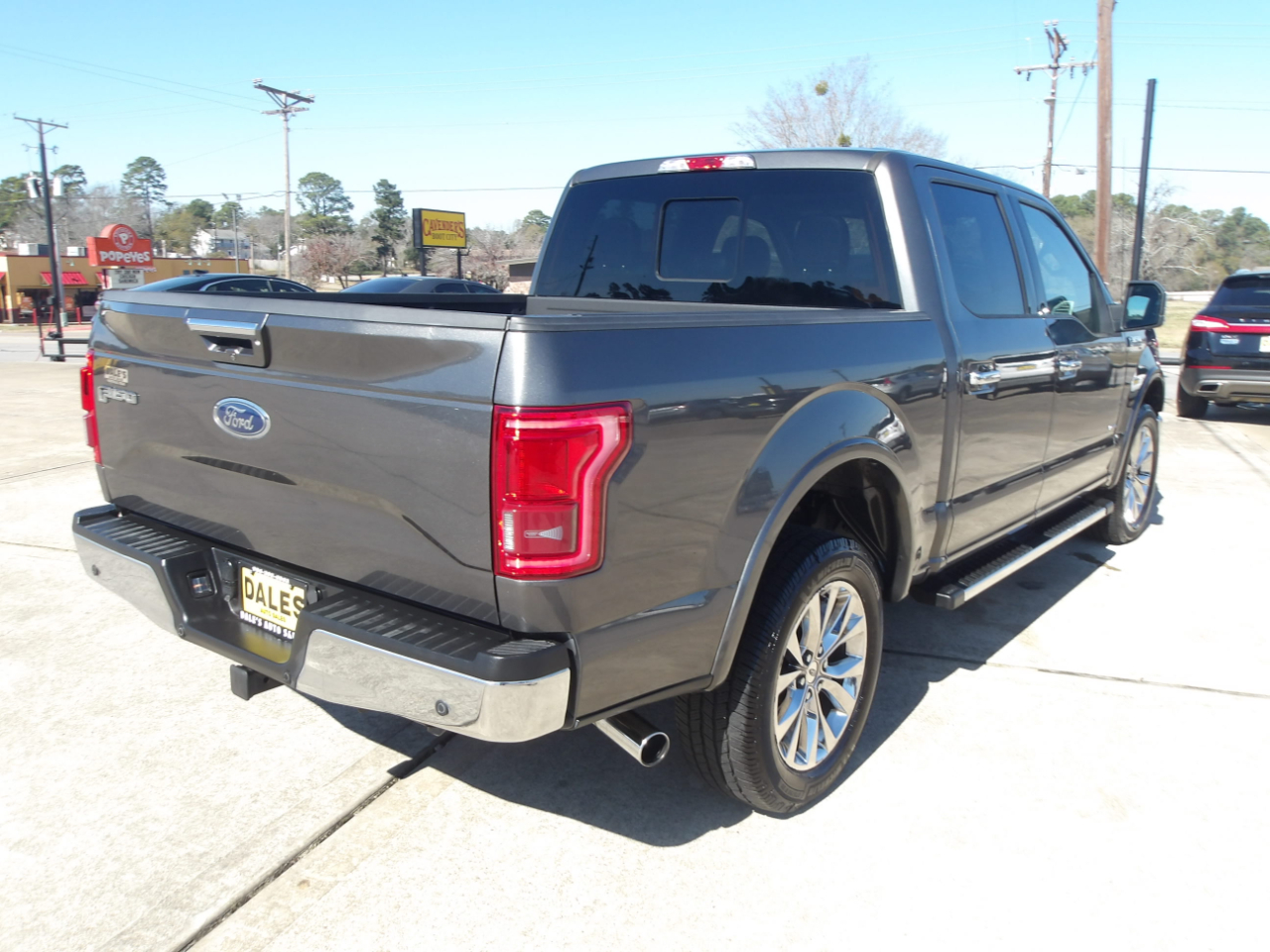 Ford F-150 SuperCrew Crew Cab 139" Lariat 4WD 2016