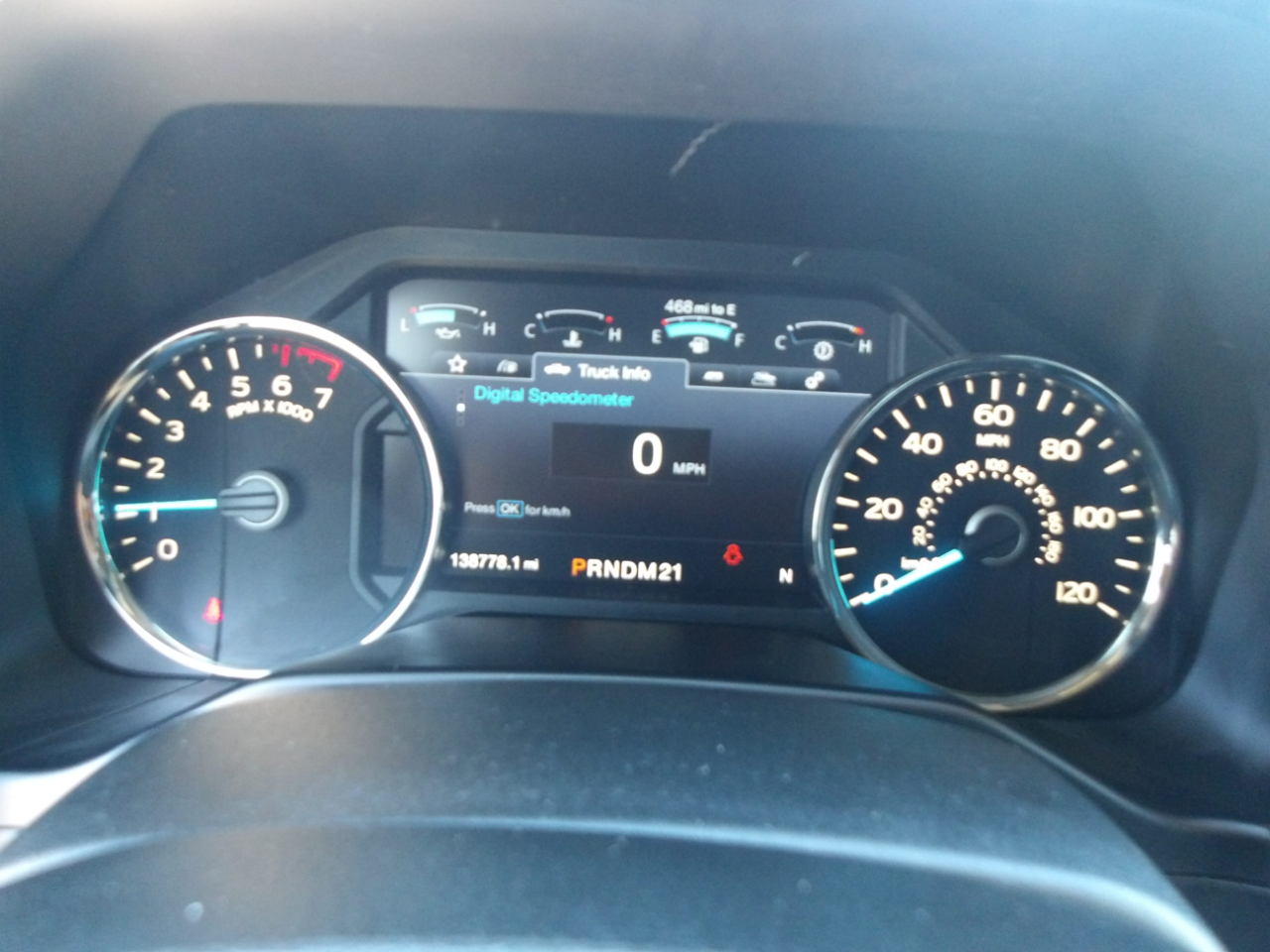 Ford F-150 SuperCrew Crew Cab 139" Lariat 4WD 2016