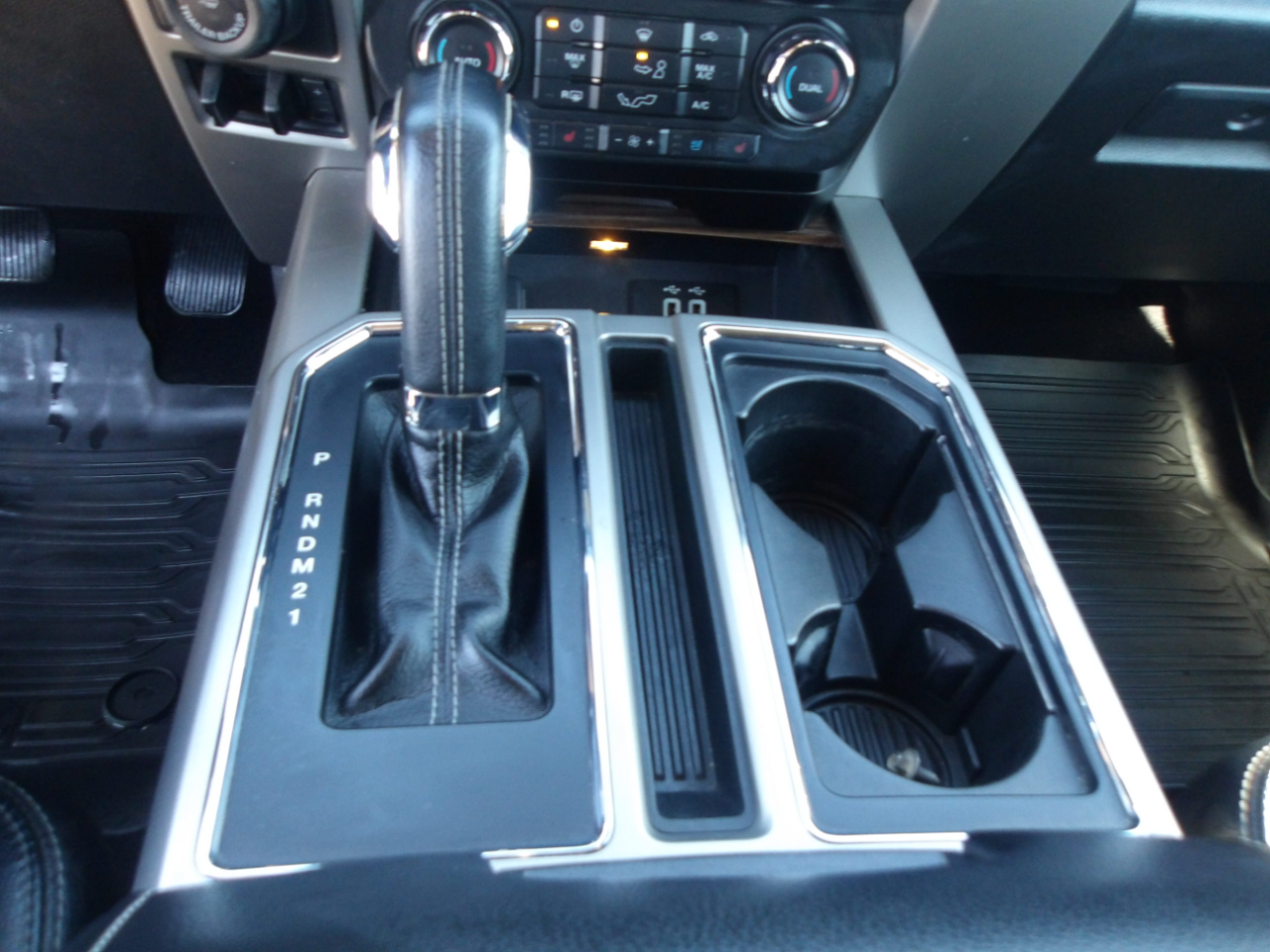 Ford F-150 SuperCrew Crew Cab 139" Lariat 4WD 2016