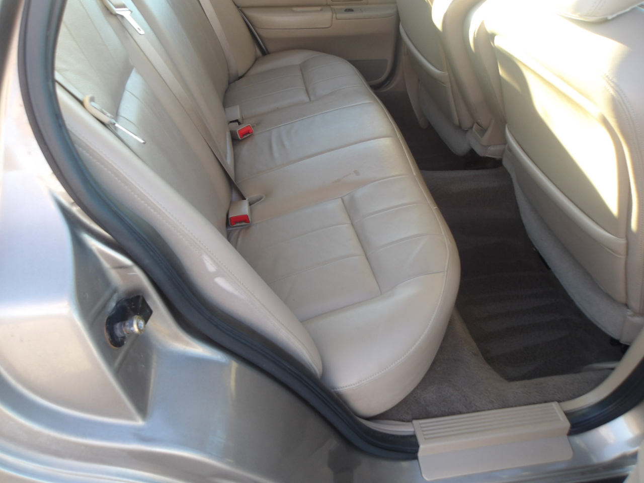 Mercury Grand Marquis 4dr Sdn LS Premium 2004