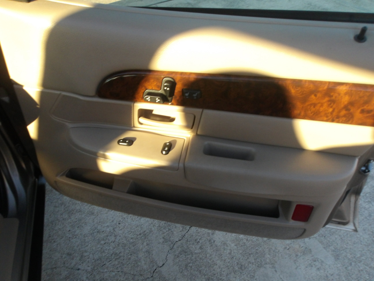 Mercury Grand Marquis 4dr Sdn LS Premium 2004