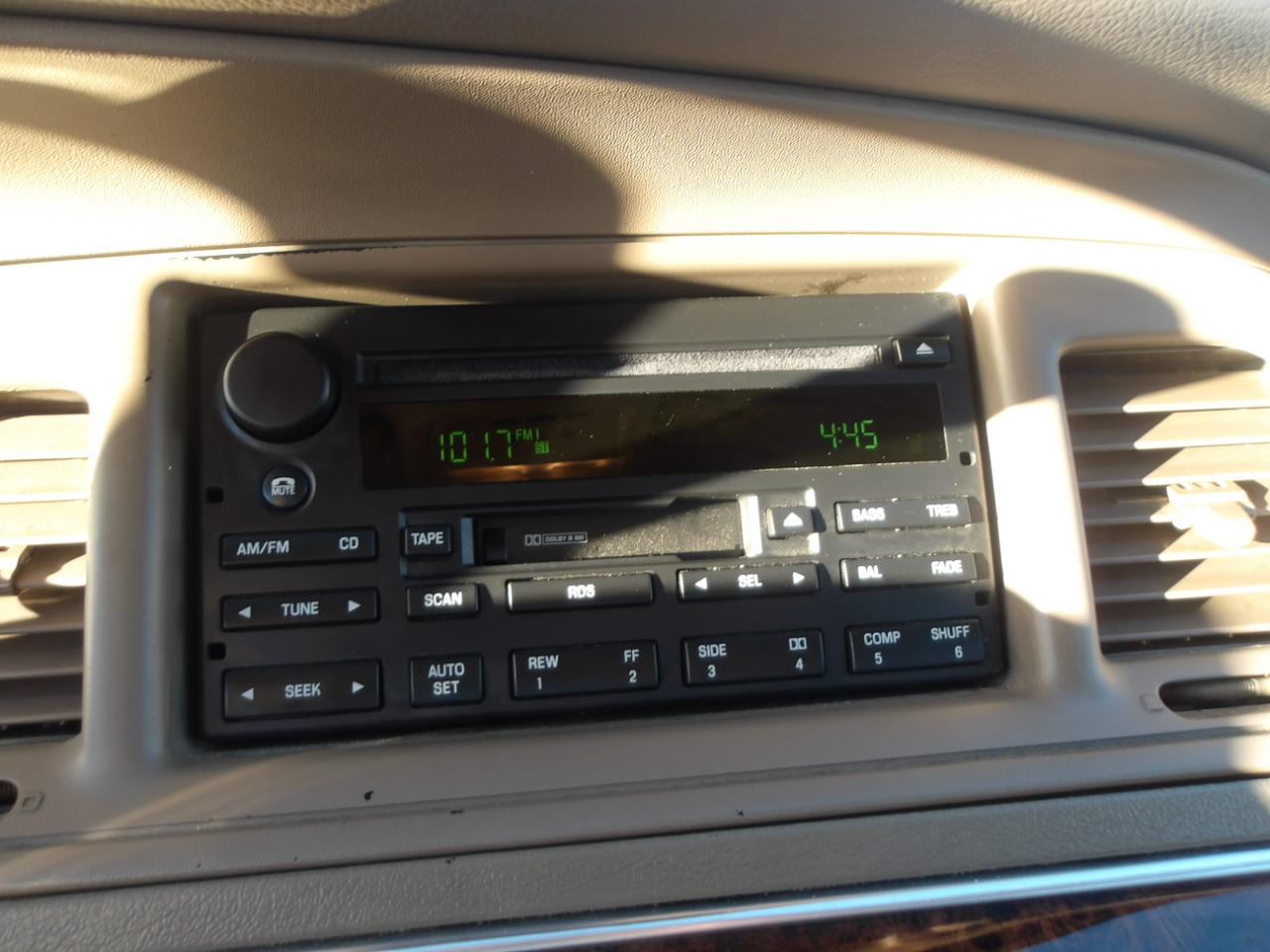 Mercury Grand Marquis 4dr Sdn LS Premium 2004