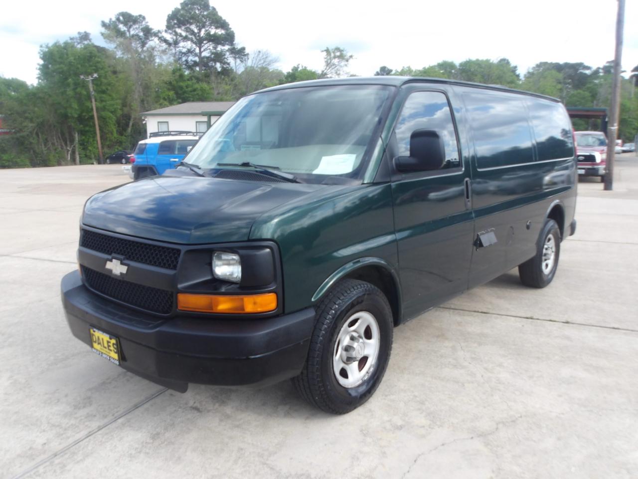 Chevrolet Express Cargo Van RWD 1500 135" 2007