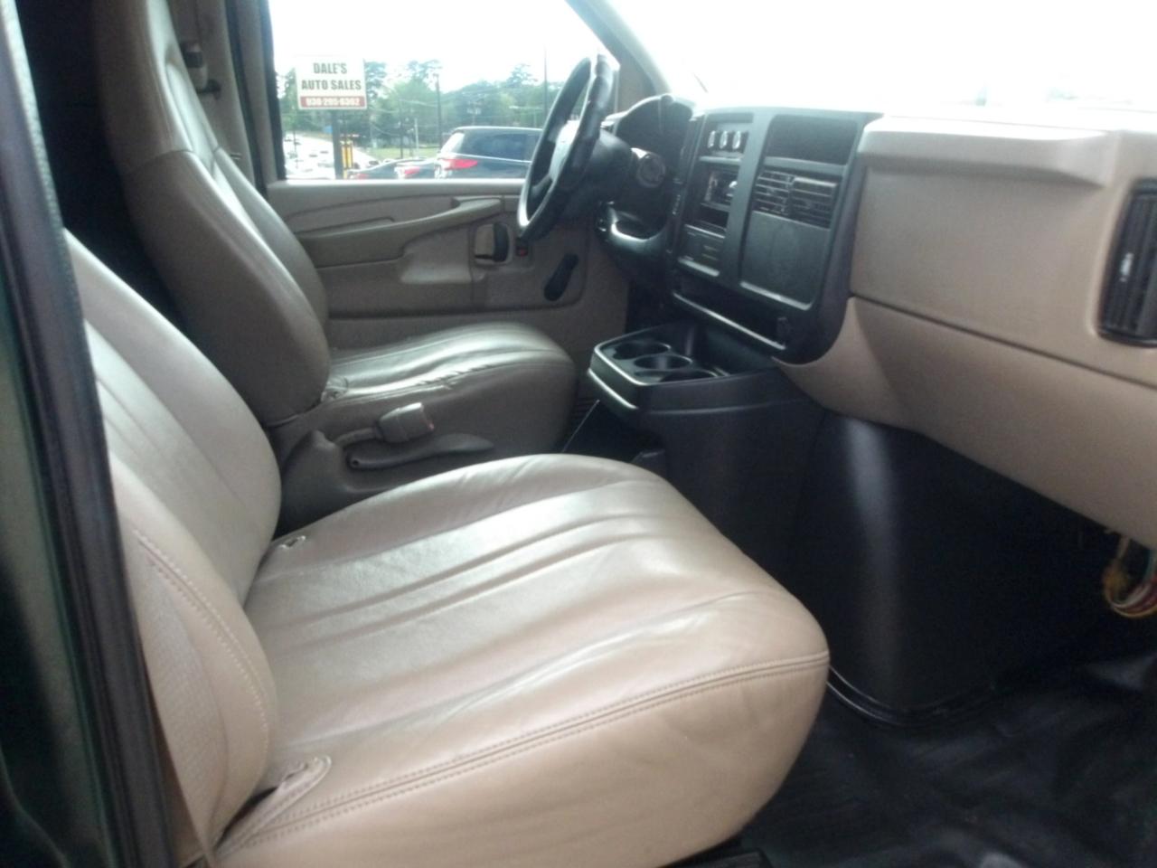 Chevrolet Express Cargo Van RWD 1500 135" 2007