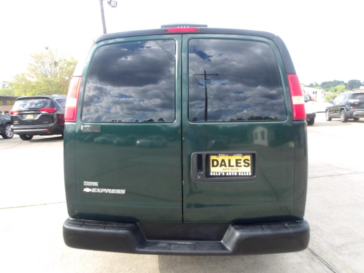 Chevrolet Express Cargo Van RWD 1500 135" 2007