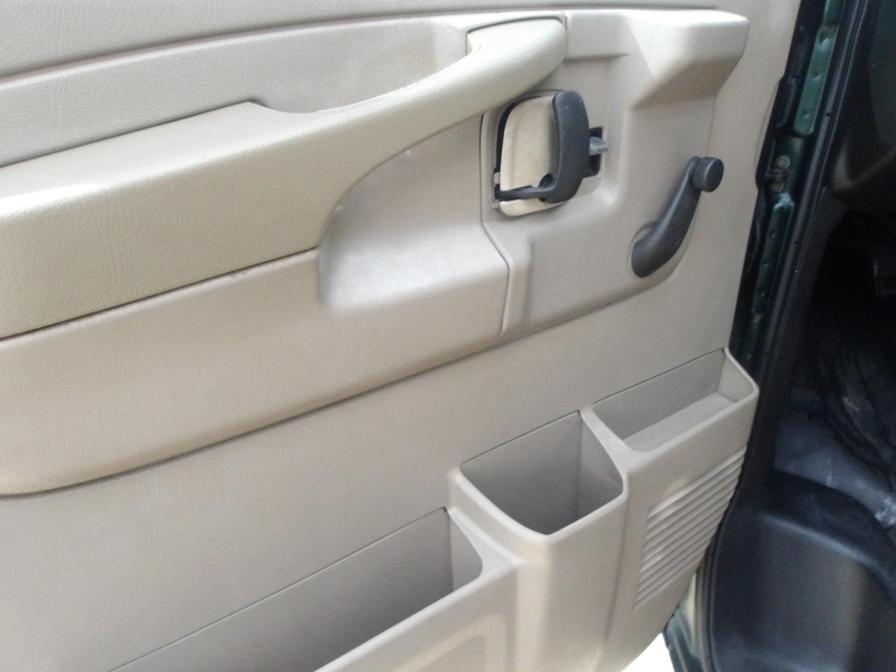 Chevrolet Express Cargo Van RWD 1500 135" 2007