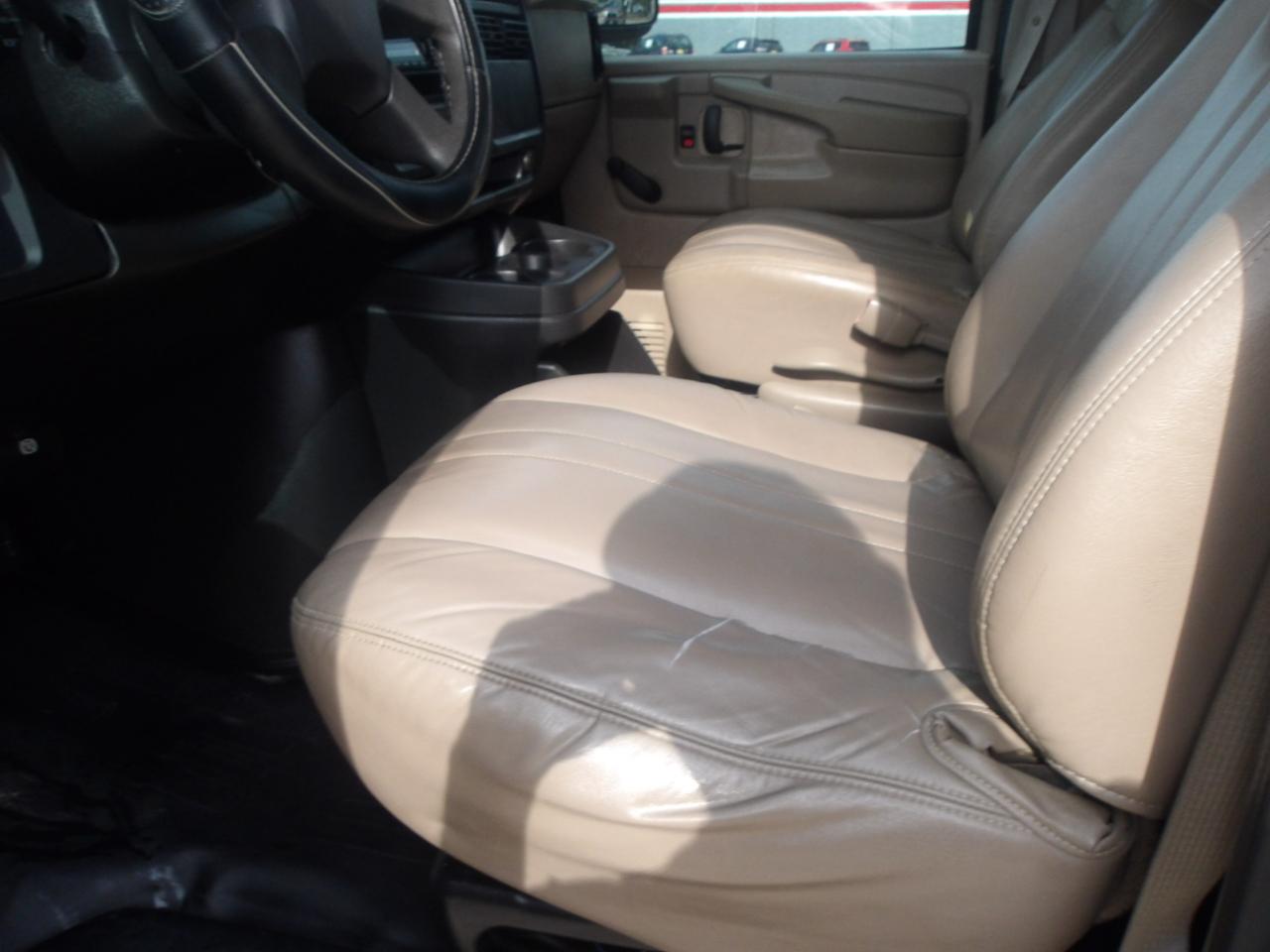 Chevrolet Express Cargo Van RWD 1500 135" 2007