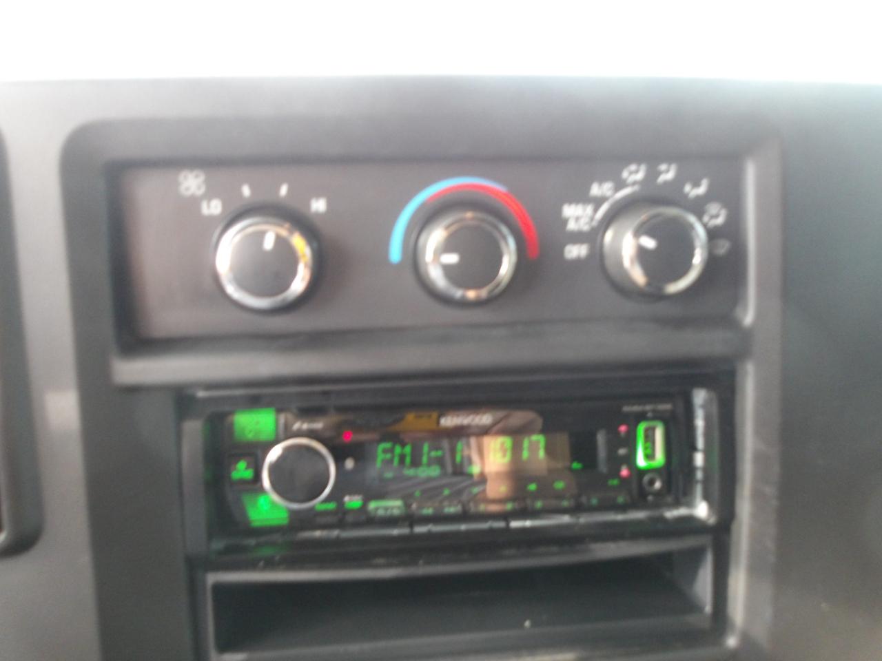 Chevrolet Express Cargo Van RWD 1500 135" 2007