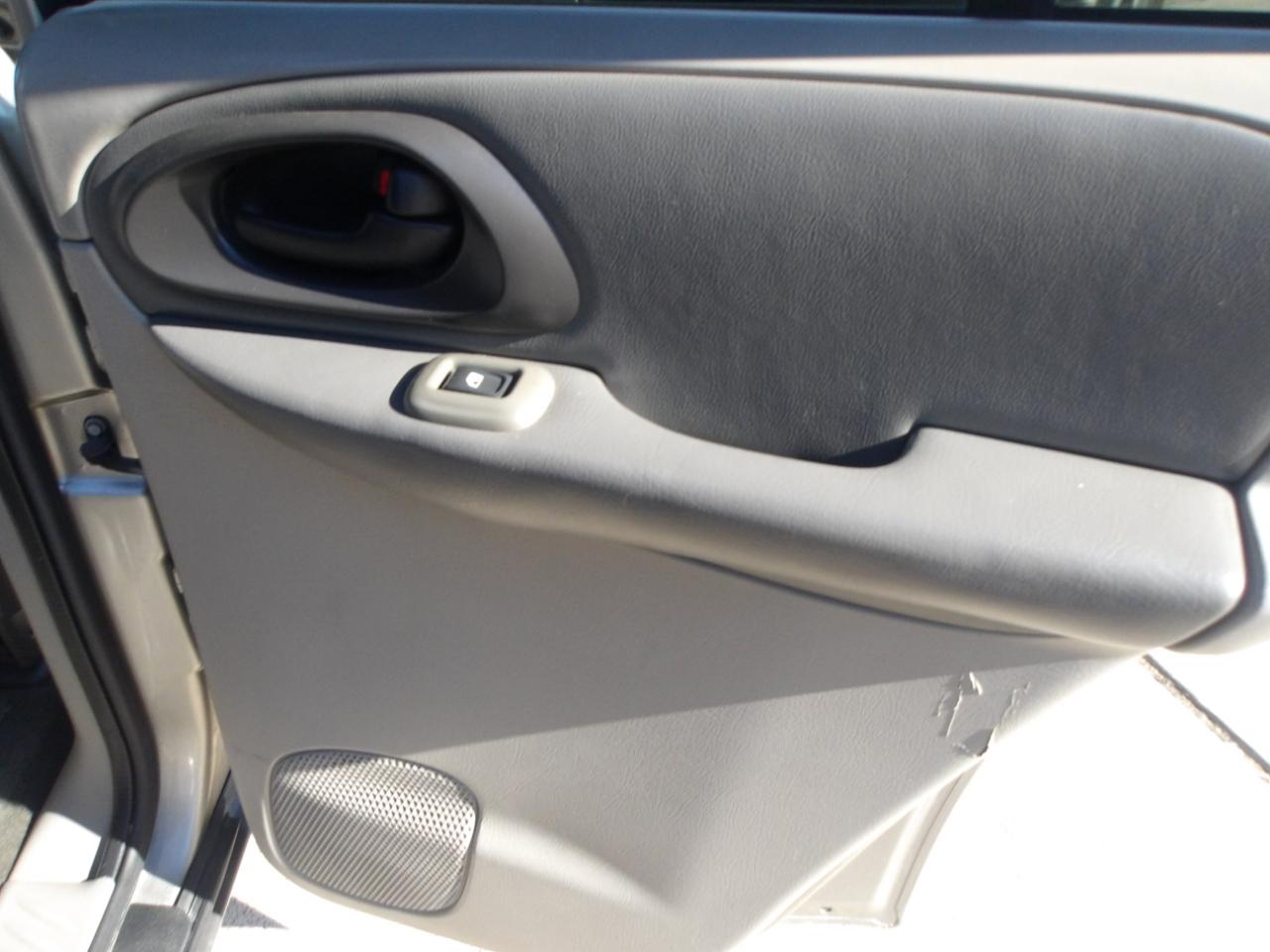 Chevrolet TrailBlazer 4dr 2WD LS 2002