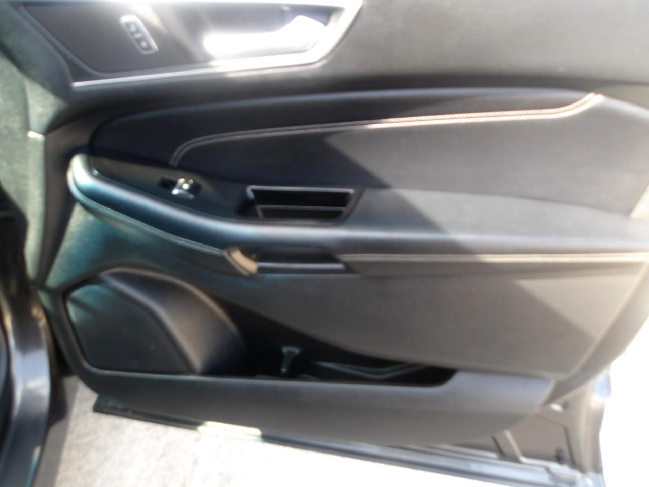 Ford Edge 4dr Titanium FWD 2015