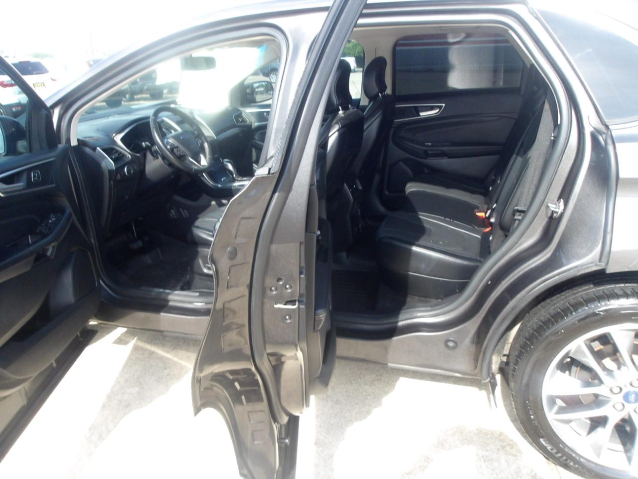 Ford Edge 4dr Titanium FWD 2015