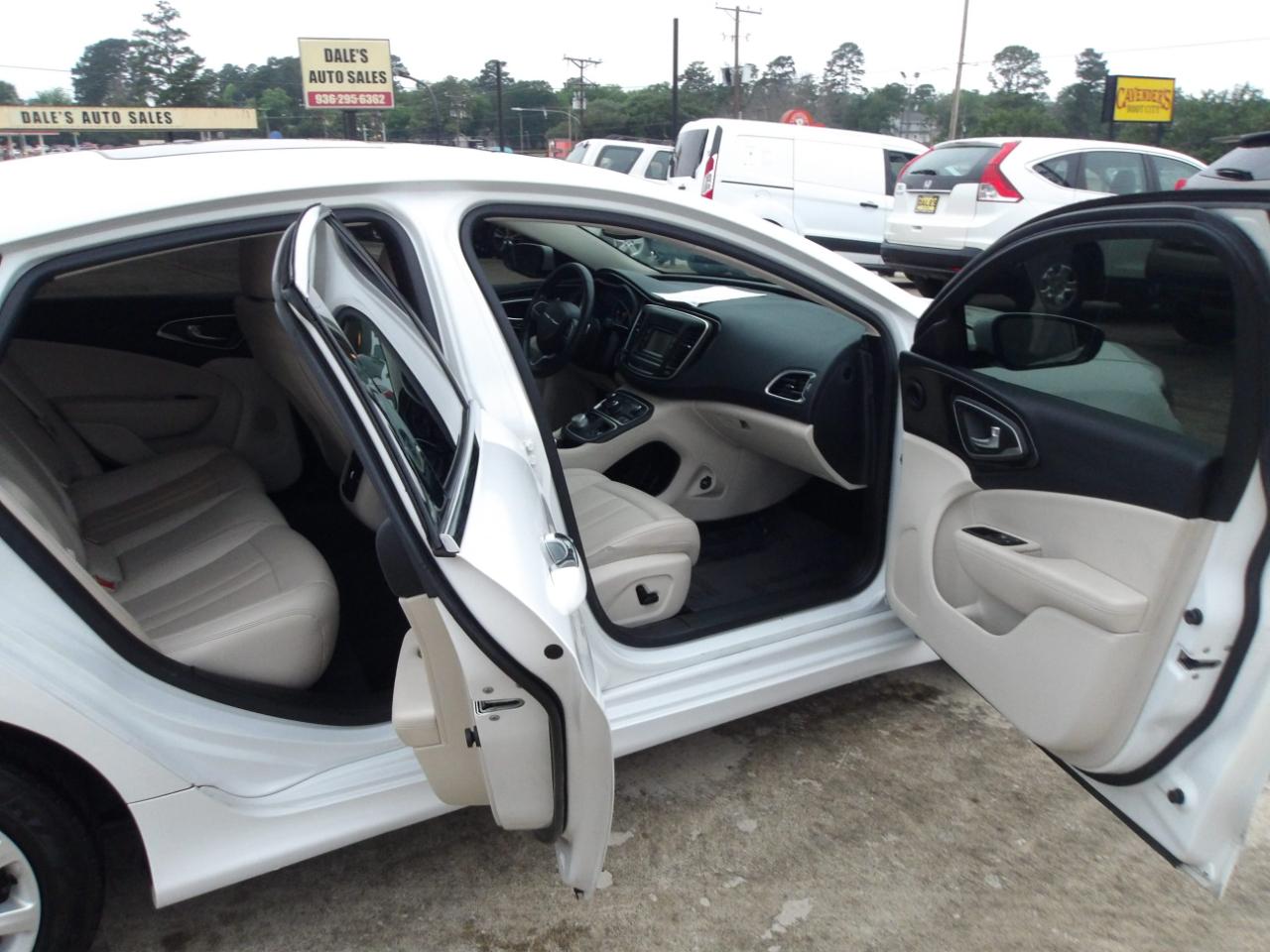 Chrysler 200 4dr Sdn C FWD 2015