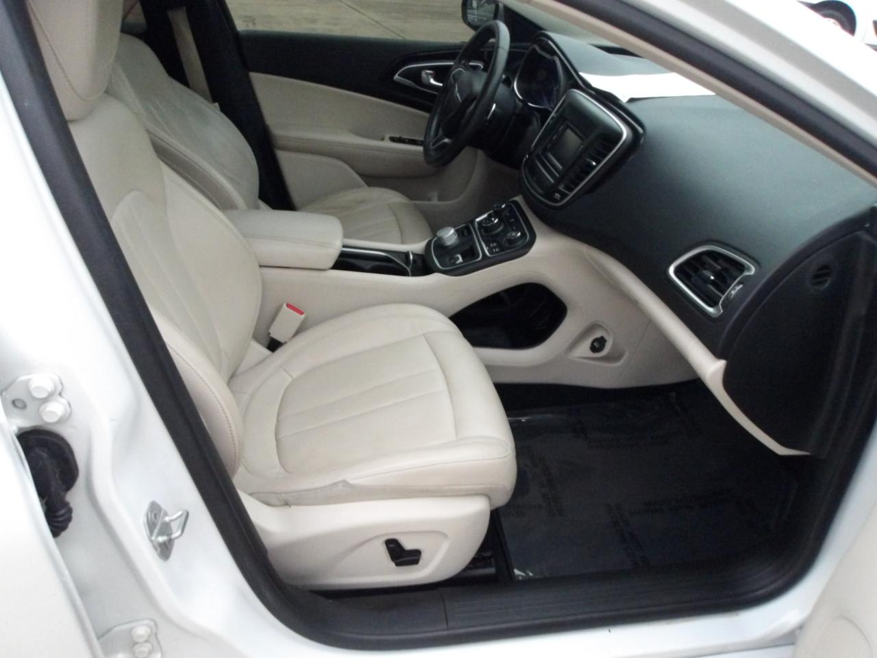 Chrysler 200 4dr Sdn C FWD 2015