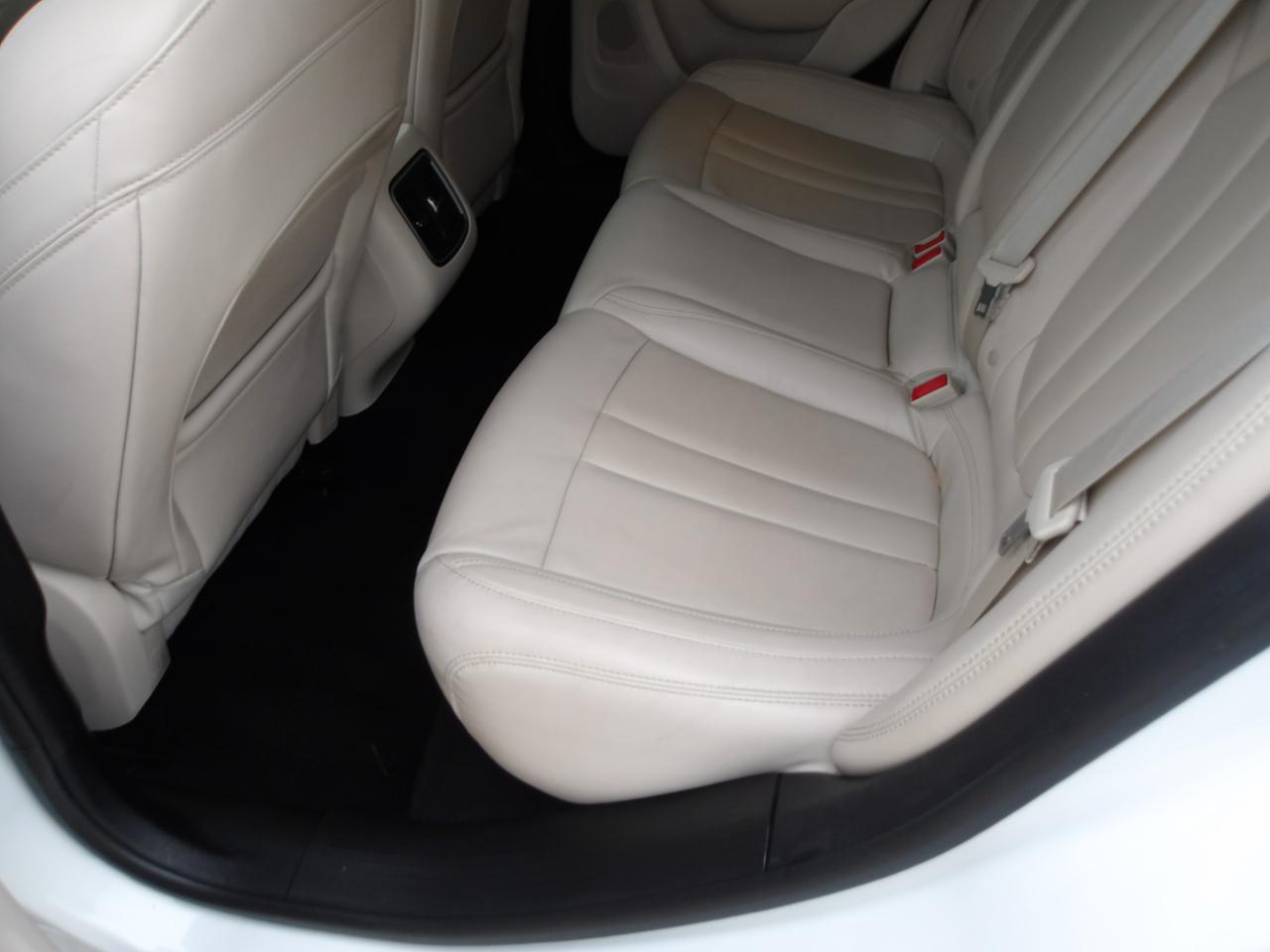 Chrysler 200 4dr Sdn C FWD 2015