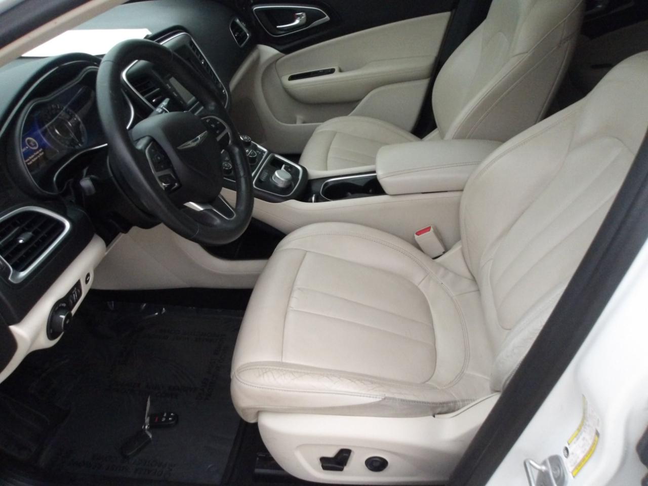 Chrysler 200 4dr Sdn C FWD 2015