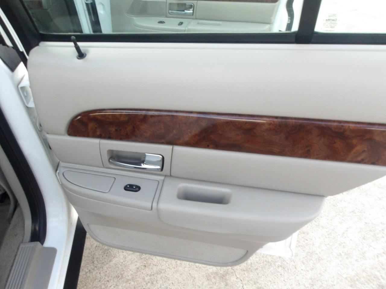 Mercury Grand Marquis 4dr Sdn LS Premium 2006