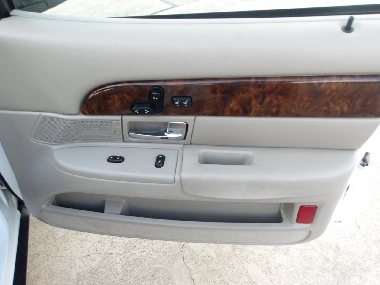 Mercury Grand Marquis 4dr Sdn LS Premium 2006