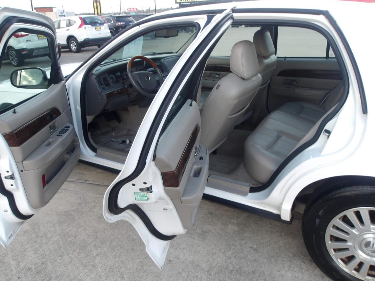 Mercury Grand Marquis 4dr Sdn LS Premium 2006