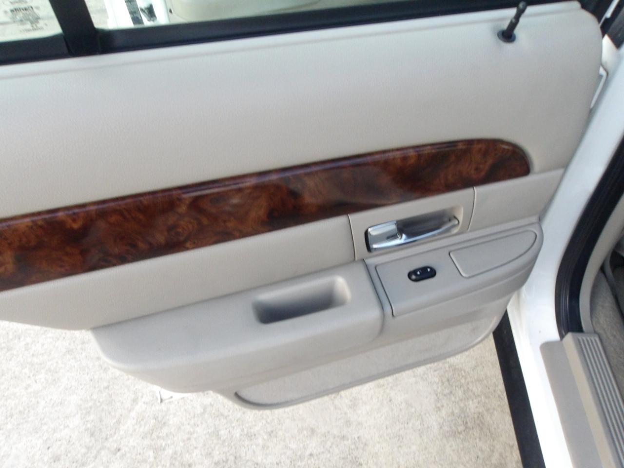 Mercury Grand Marquis 4dr Sdn LS Premium 2006