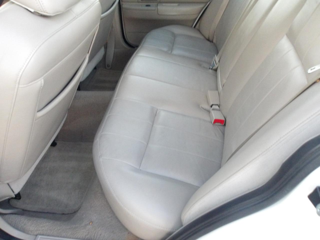 Mercury Grand Marquis 4dr Sdn LS Premium 2006