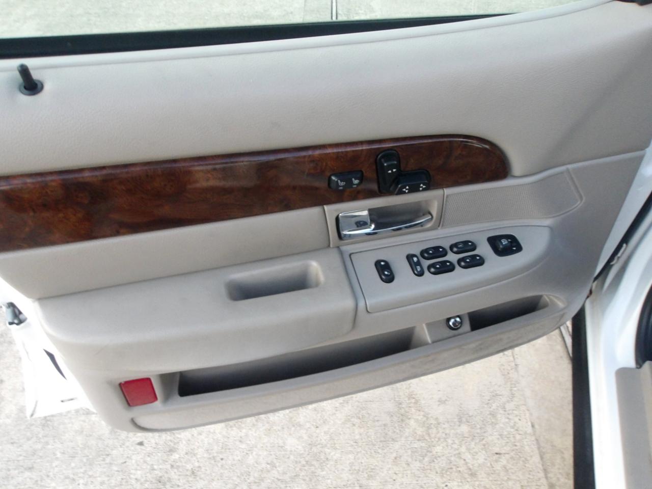 Mercury Grand Marquis 4dr Sdn LS Premium 2006