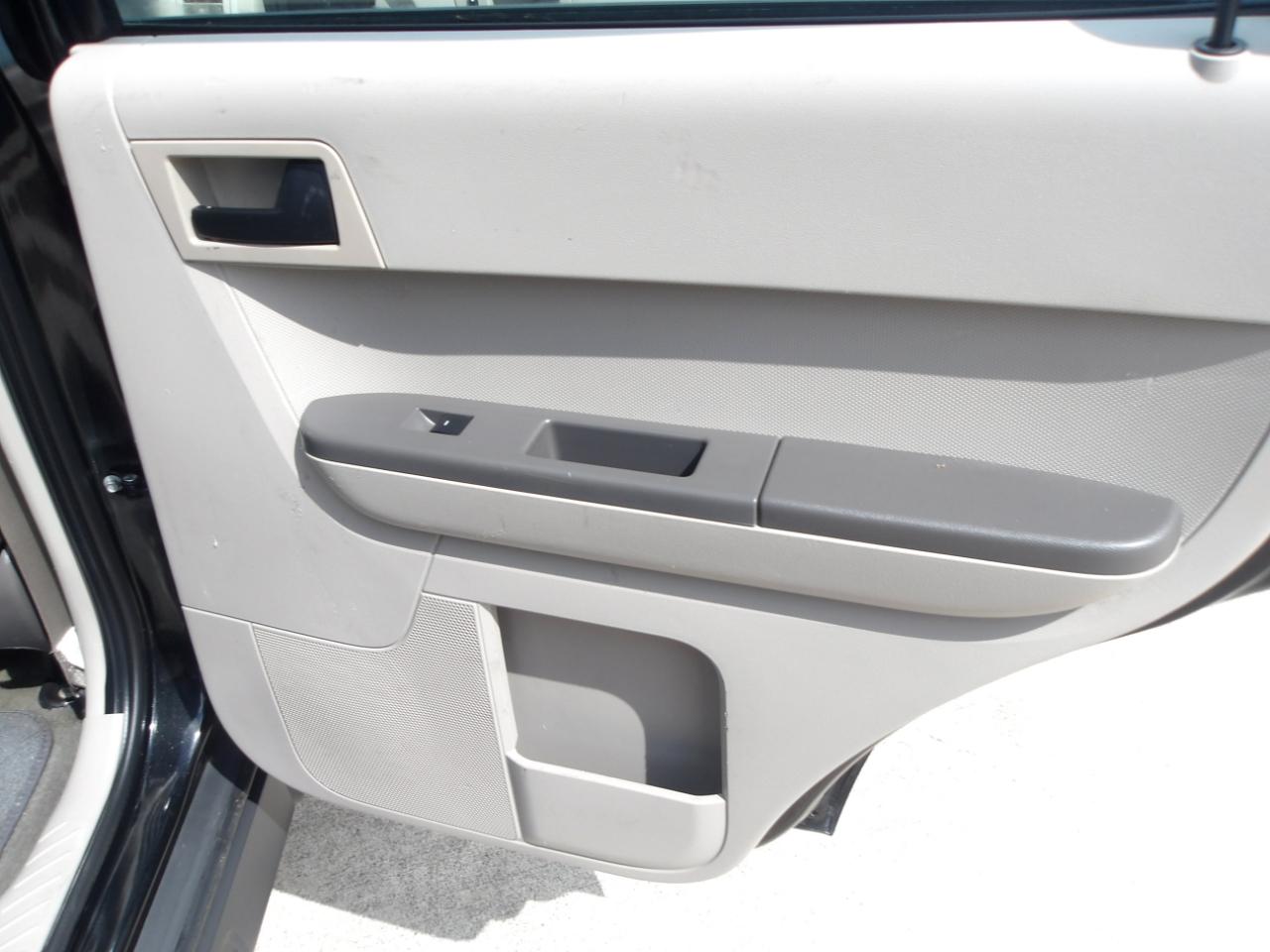 Ford Escape FWD 4dr XLS 2011