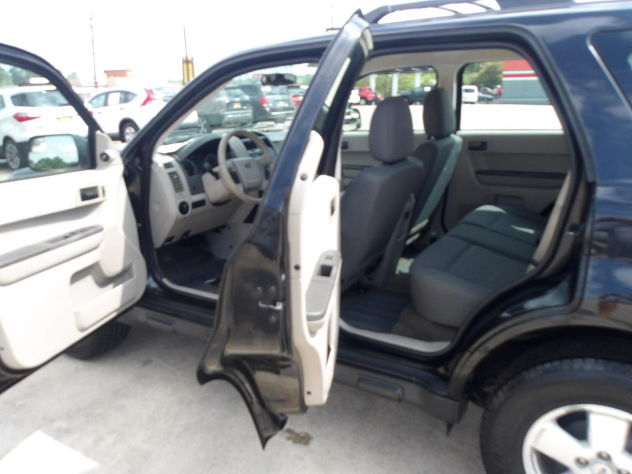 Ford Escape FWD 4dr XLS 2011