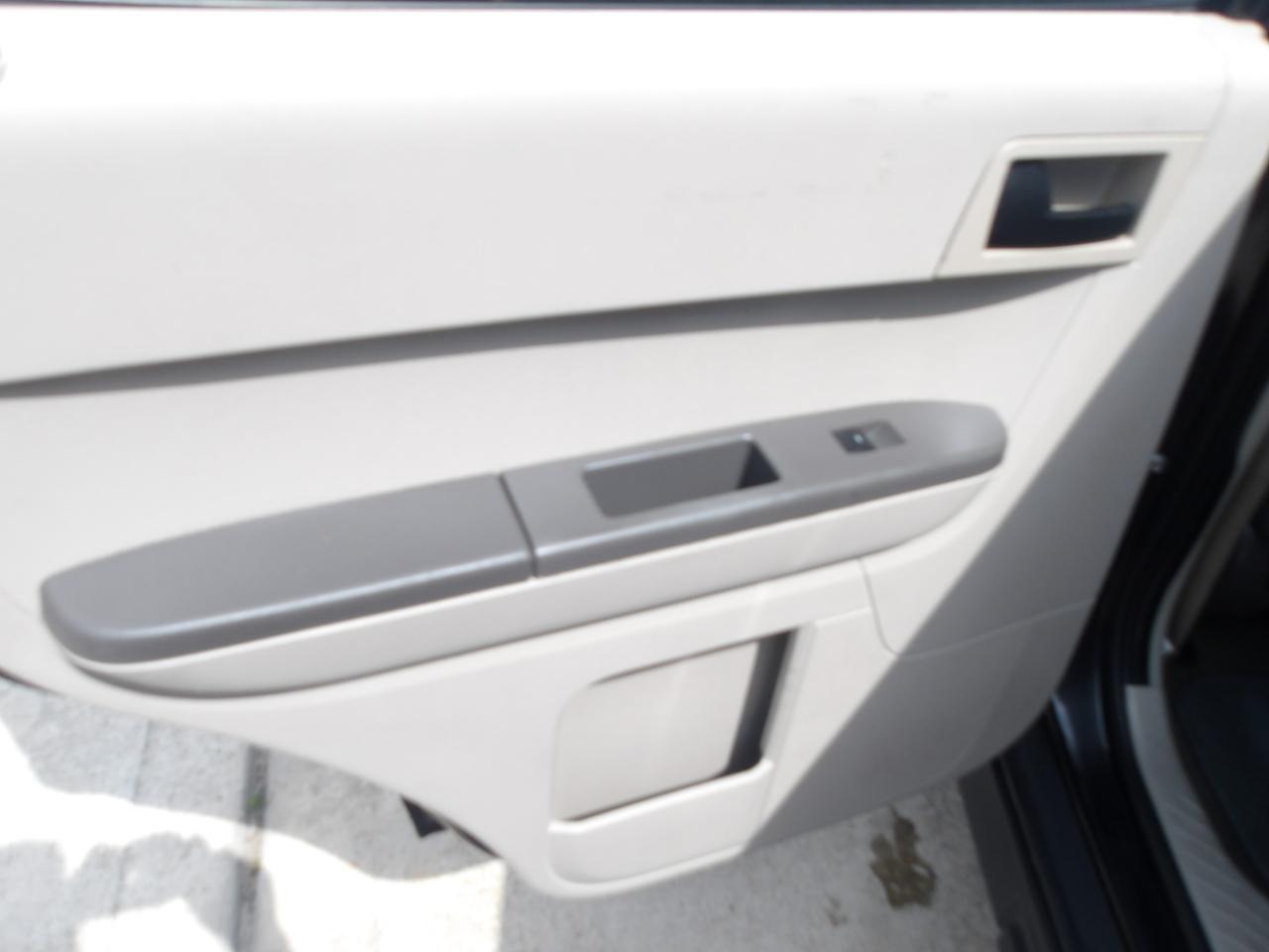 Ford Escape FWD 4dr XLS 2011