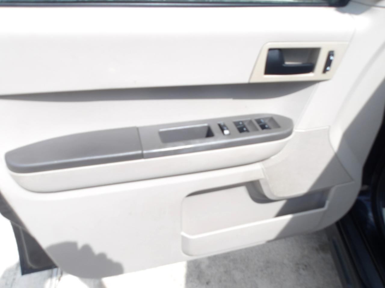 Ford Escape FWD 4dr XLS 2011