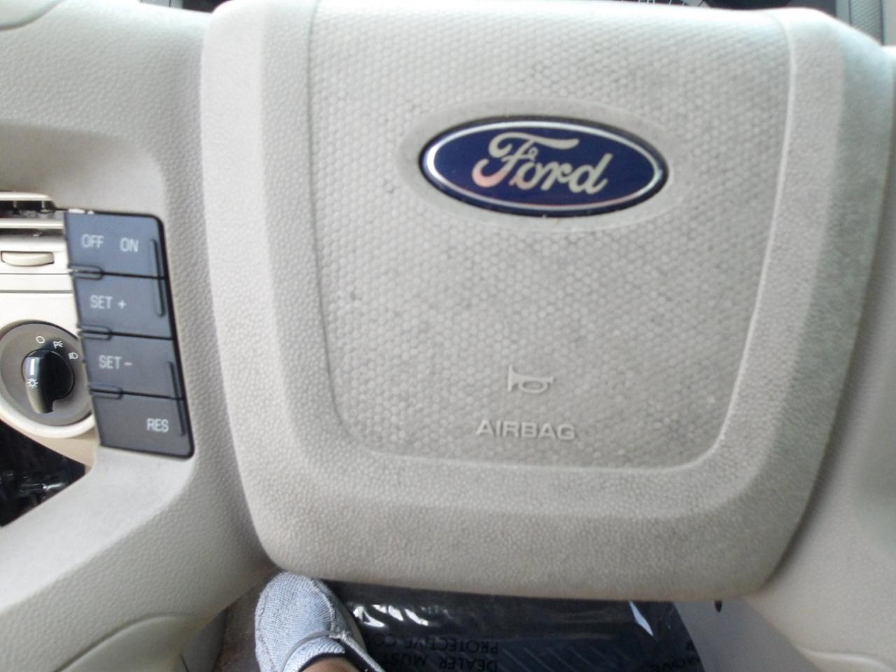 Ford Escape FWD 4dr XLS 2011