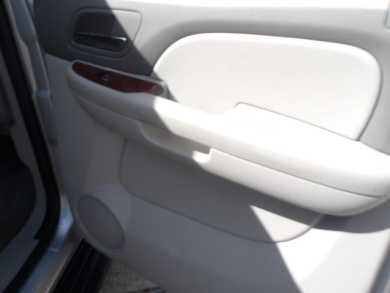 Chevrolet Suburban 2WD 4dr LT 2014