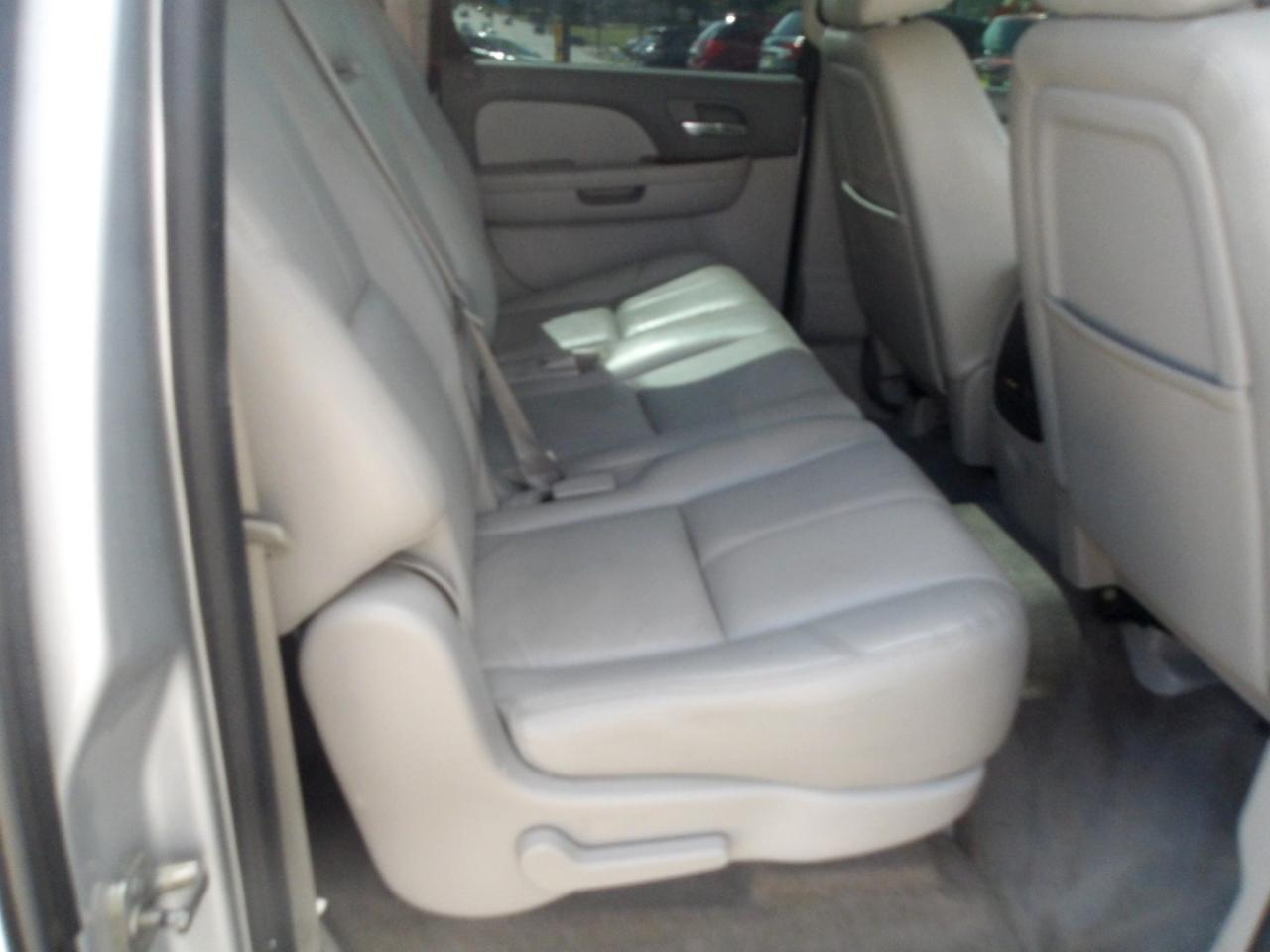 Chevrolet Suburban 2WD 4dr LT 2014