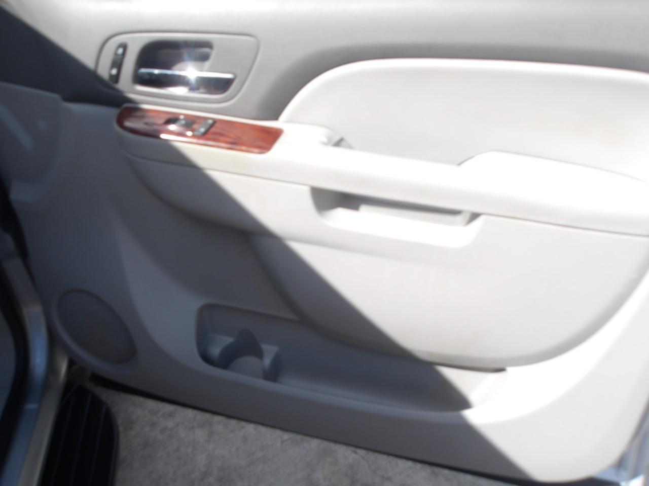 Chevrolet Suburban 2WD 4dr LT 2014