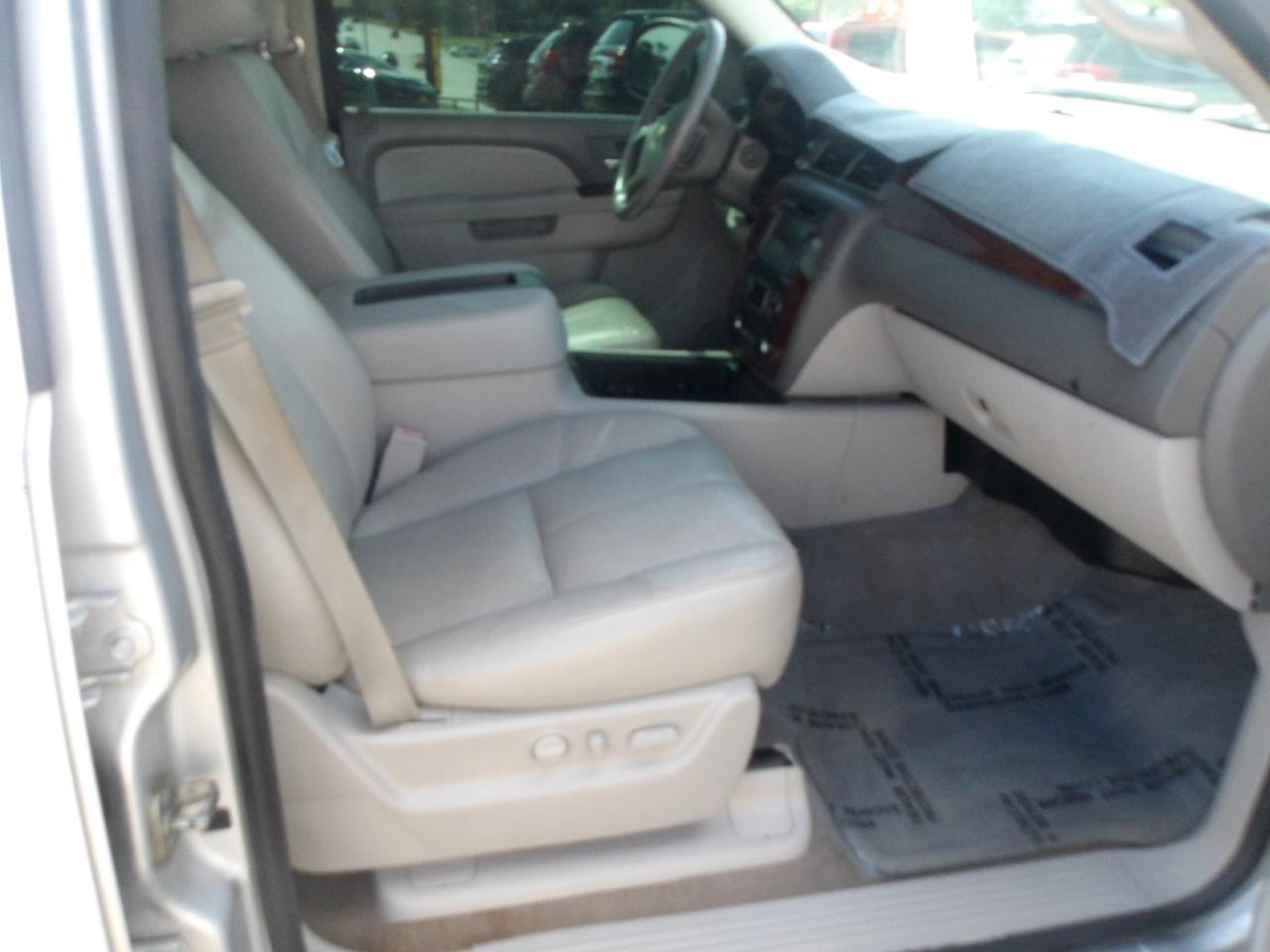 Chevrolet Suburban 2WD 4dr LT 2014