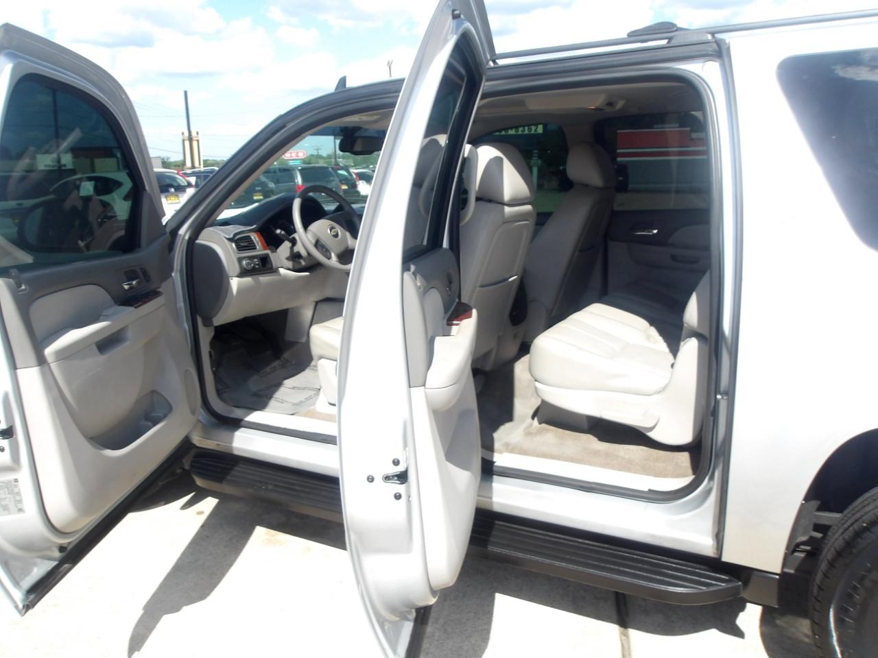 Chevrolet Suburban 2WD 4dr LT 2014